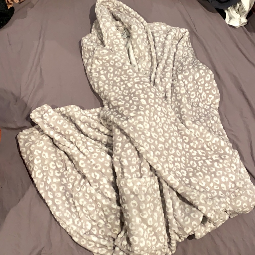 Nicole Miller plush robe